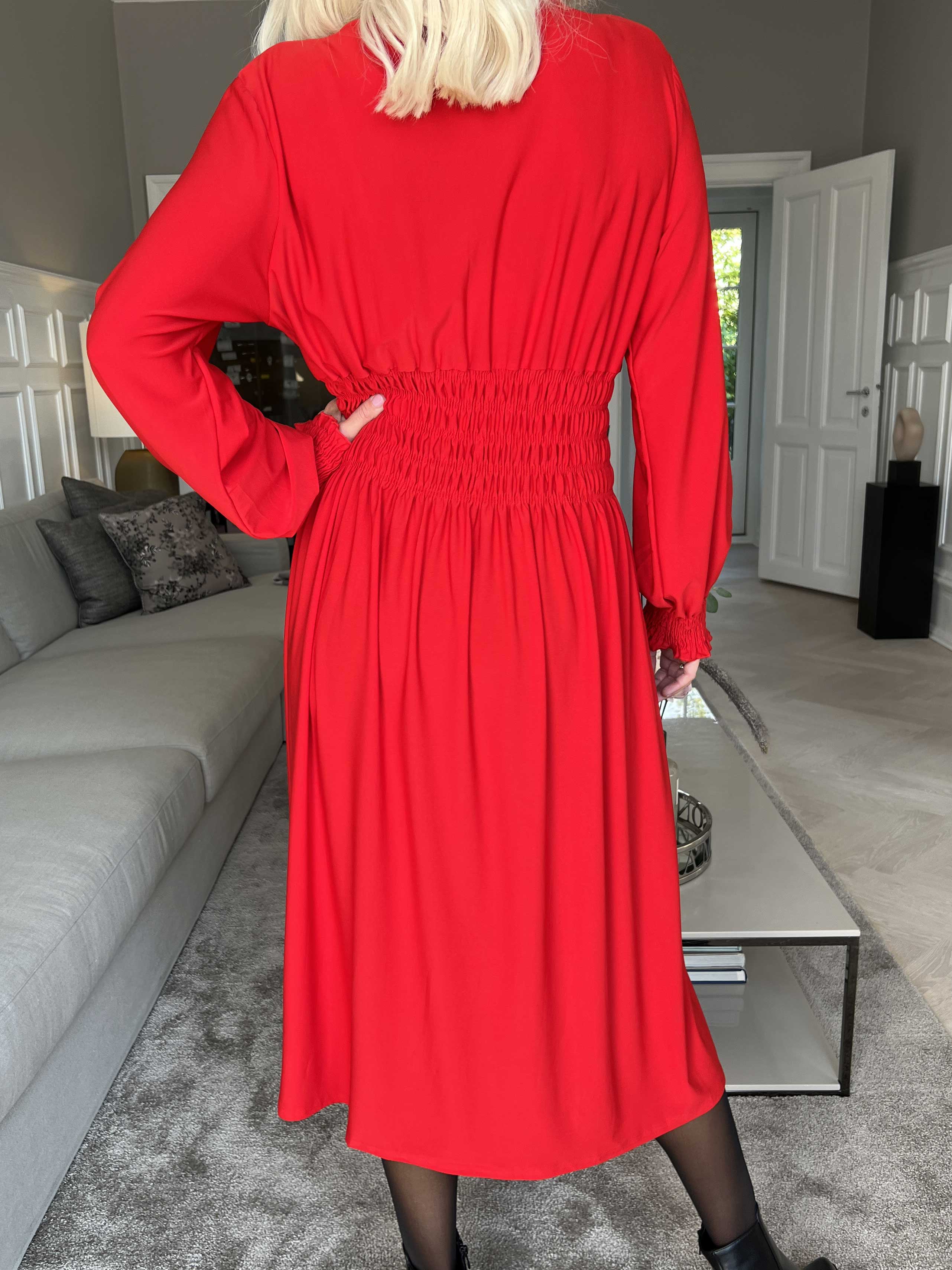 Pams Plain Midi L/S - Elastisk klänning med smock och långa ärmar